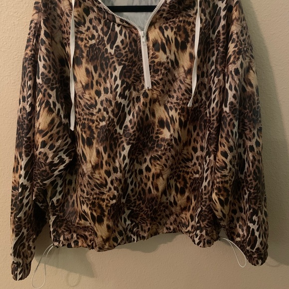 Cheetah print windbreaker - Picture 2 of 3